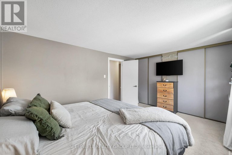 28378169/82-28-barrow-crescent/katimavik/ottawa/ontario/K2L2K1_27