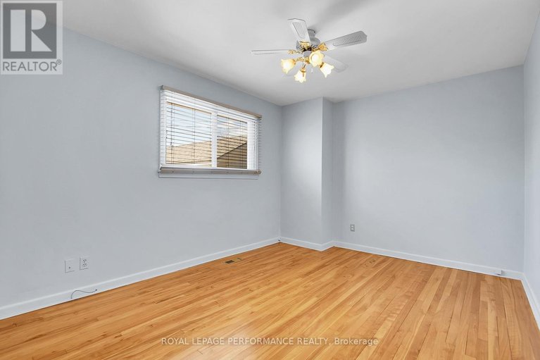 29636837/1582-digby-street/riverview-park/ottawa/ontario/K1G0P6_20