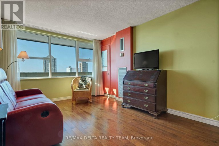 29322597/1001-555-brittany-drive/viscount-alexander-park/ottawa/ontario/K1K4C5_12