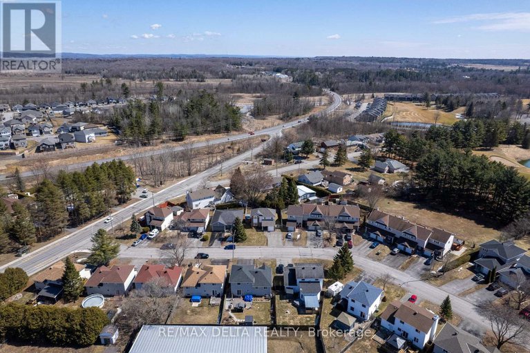 28376418/271-bonavista-street/town-of-rockland/clarence-rockland/ontario/K4K1N8_5
