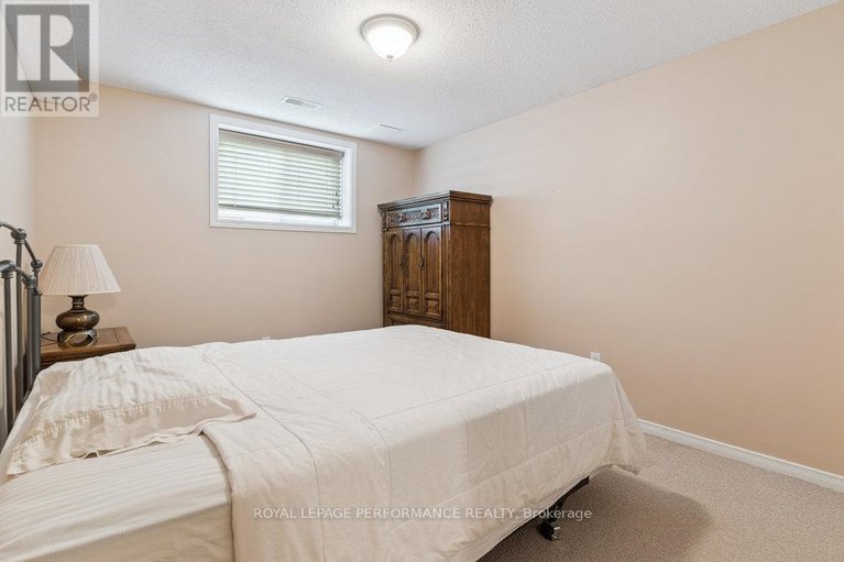 28546578/131-arrowwood-drive/stittsville-south/ottawa/ontario/K2S2G3_43