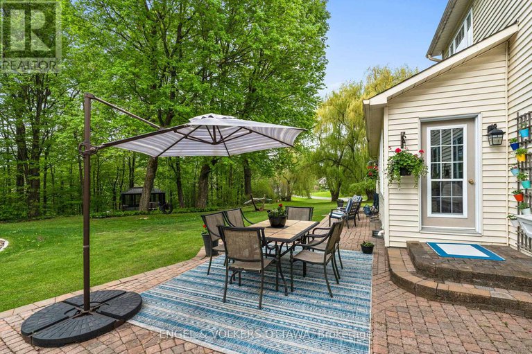 28604093/935-fieldown-street/cumberland-ridge/ottawa/ontario/K4C1B9_34