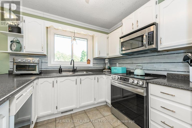28854407/7895-popham-street/vernon/ottawa/ontario/K0A3J0_18