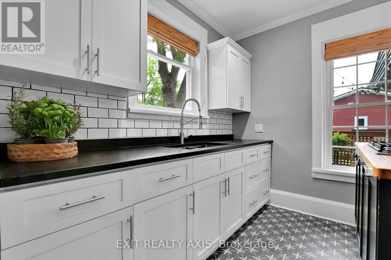 28474942/208-clothier-street-e/kemptville/north-grenville/ontario/K0G1J0_17