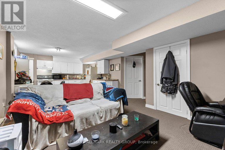 29229707/816-willow-avenue/chatelaine-village/ottawa/ontario/K1E1C7_16