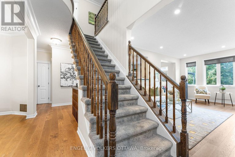28911455/22-friendly-crescent/stittsville-south/ottawa/ontario/K2S2B6_24