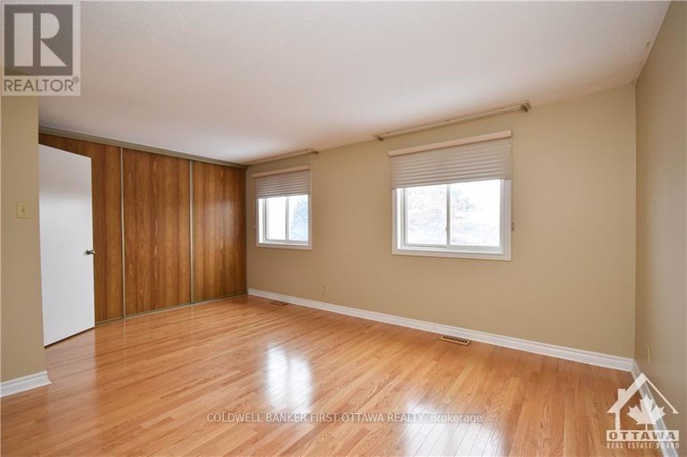 28600094/1883-des-prairies-avenue/queenswood-heights-south/ottawa/ontario/K1E2R5_8