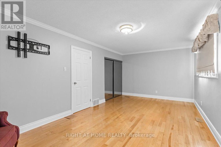 28626248/2344-raymond-street/town-of-rockland/clarence-rockland/ontario/K4K1K4_17
