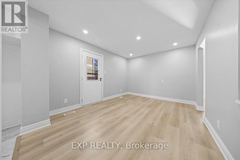 29075972/290-elderberry-terrace/chatelaine-village/ottawa/ontario/K1E1Z1_23