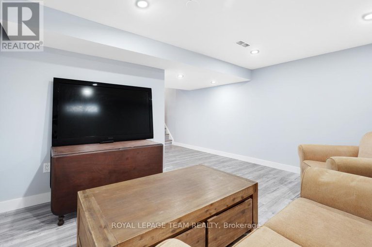 29256594/52-alison-korn-private/bells-corners/ottawa/ontario/K2H8M6_27