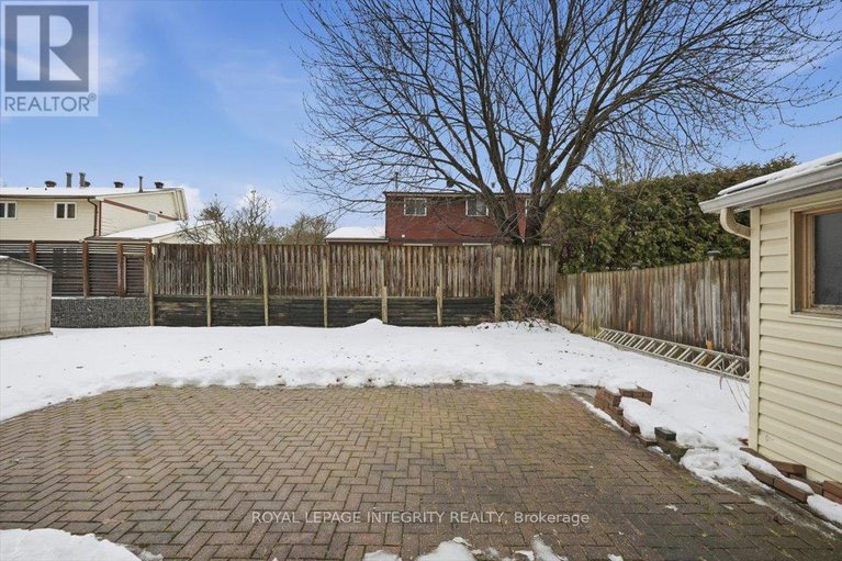 29214221/809-vinette-crescent/chatelaine-village/ottawa/ontario/K1E1X1_40