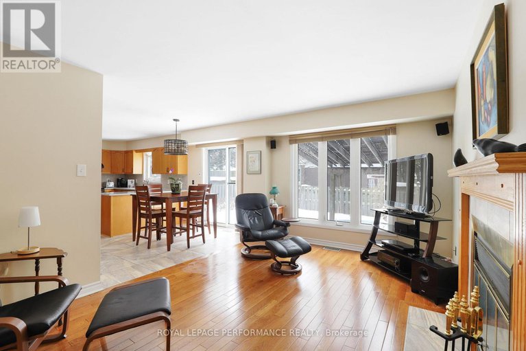 29355185/10-ellisson-way/hunt-club-park/ottawa/ontario/K1G4N8_13