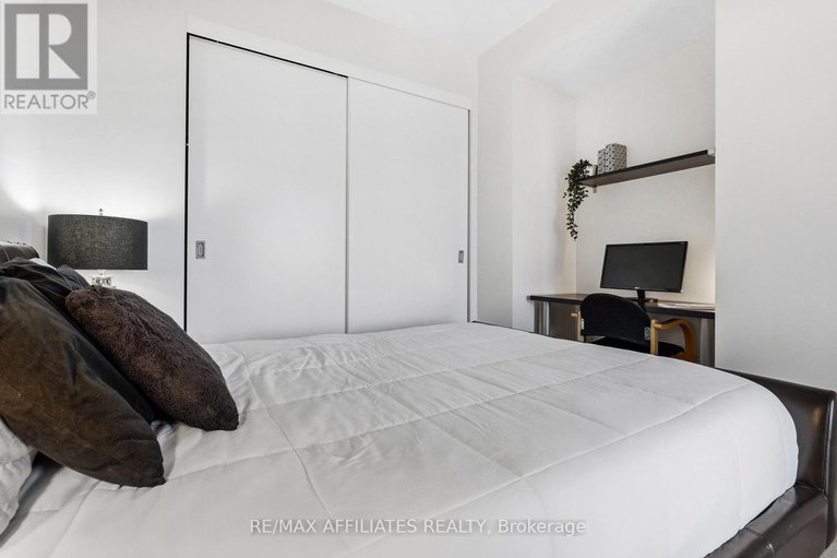 29083833/508-201-parkdale-avenue-w/mechanicsville/ottawa/ontario/K1Y1E8_13