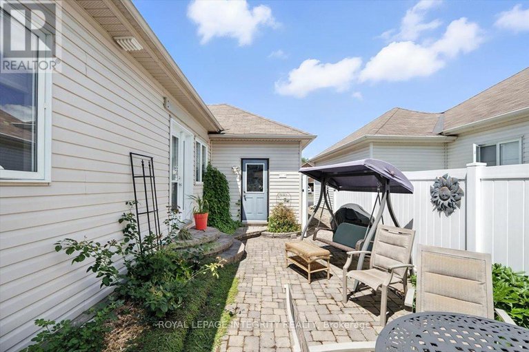 29228635/1030-valin-street/fallingbrookgardenway-south/ottawa/ontario/K4A4X7_44