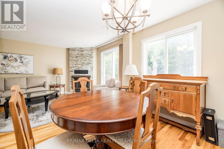 28889907/334-omer-lacasse-avenue/queenswood-heights-south/ottawa/ontario/K1E2X8_5