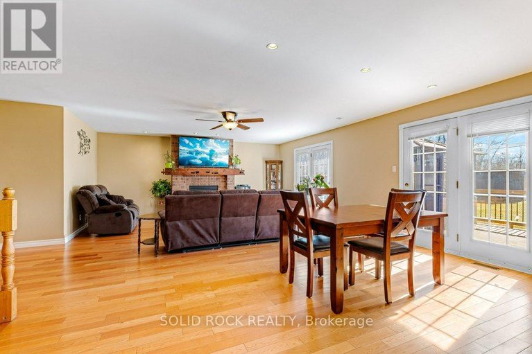 28671866/9-grove-street/iroquois/south-dundas/ontario/K0E1K0_12