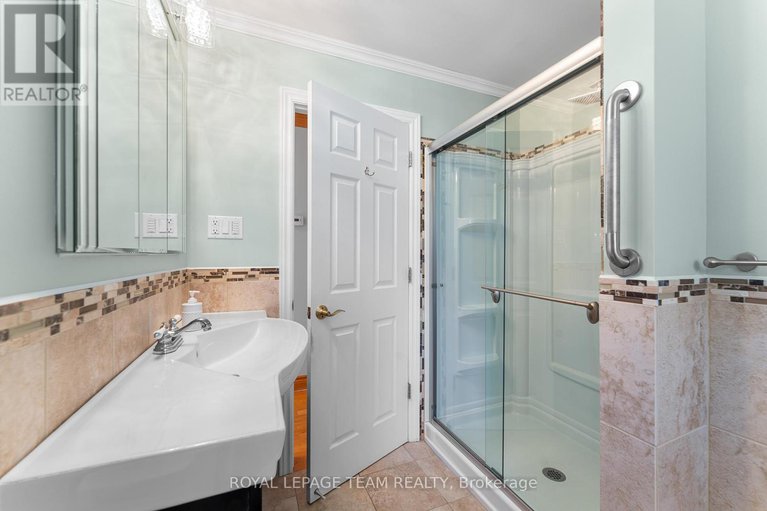 28943825/1-stillwater-drive/crystal-beach/ottawa/ontario/K2H5J9_28