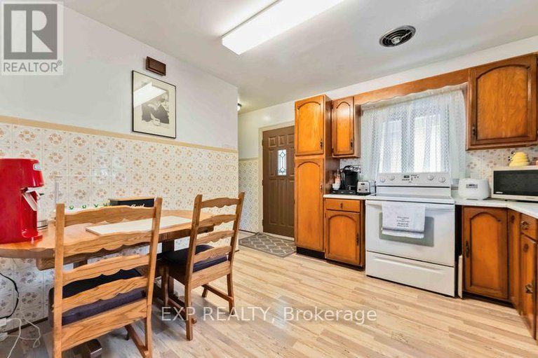28788281/878-ivanhoe-avenue/queensway-terrace-north/ottawa/ontario/K2B5S5_22