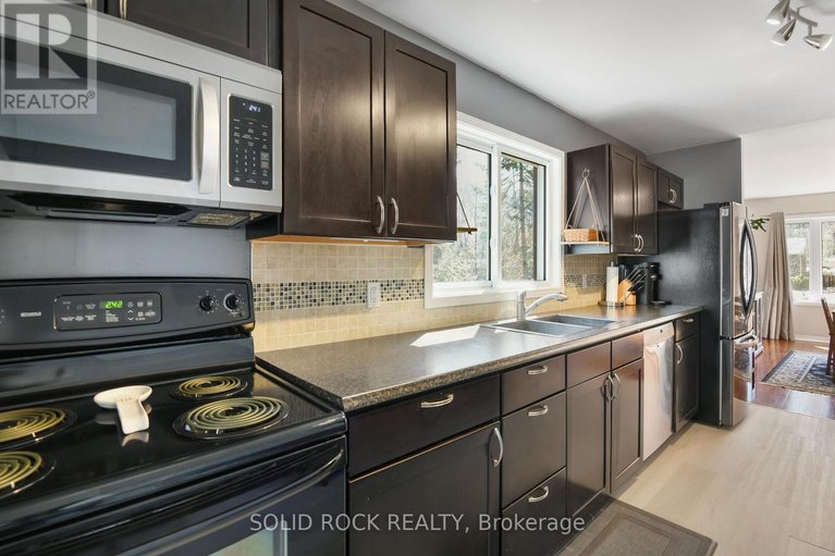 29634428/134-holiday-drive/constance-bay/ottawa/ontario/K0A3M0_15