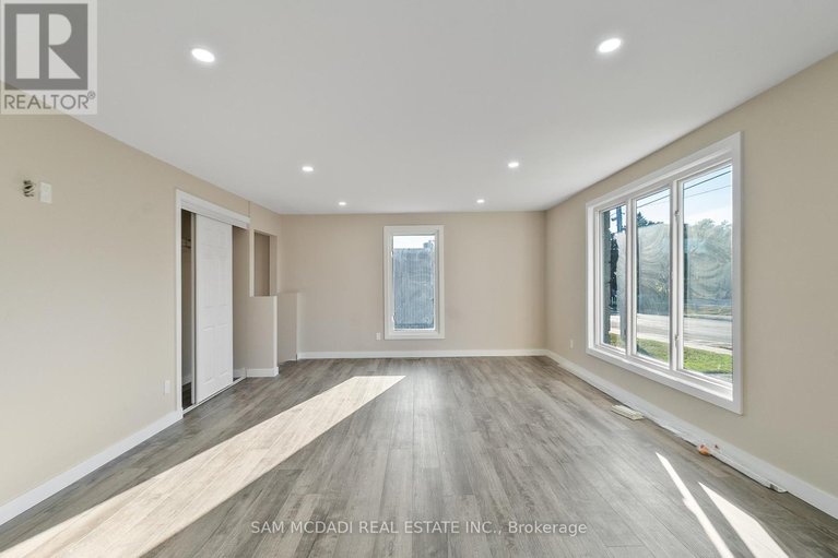 28972979/2709-laurier-street/town-of-rockland/clarence-rockland/ontario/K4K1A3_8