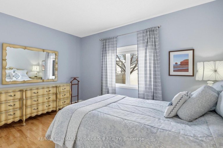 29367995/303-rustic-hills-crescent/springridgeeast-village/ottawa/ontario/K4A5A5_9