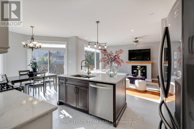 28886612/36-keighley-circle/morgans-grantsouth-march/ottawa/ontario/K2K3H8_14