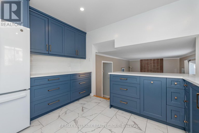 29331900/13-trotting-way/bridlewood/ottawa/ontario/K2M1B3_13