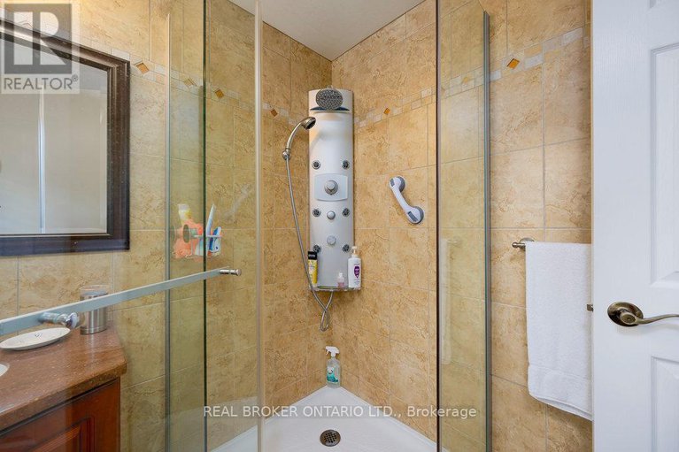28522793/31-oakhurst-crescent/blackburn-hamlet/ottawa/ontario/K1B4A5_22