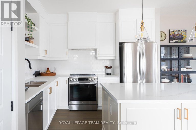 29471572/110-monty-private/north-grenville-twp-kemptville-south/north-grenville/ontario/K0G1J0_2