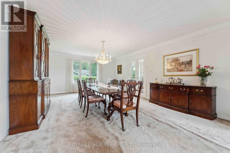 28701491/8-oakwood-avenue/city-viewskylinefisher-heightsparkwood-hills/ottawa/ontario/K2E6A5_8