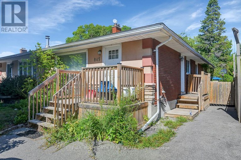 28785277/845-trojan-avenue/castle-heightsrideau-high/ottawa/ontario/K1K2P8_1