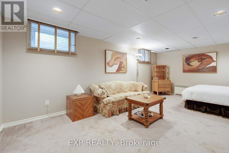 28764133/2106-lamira-street/applewood-acres/ottawa/ontario/K1H8N9_18