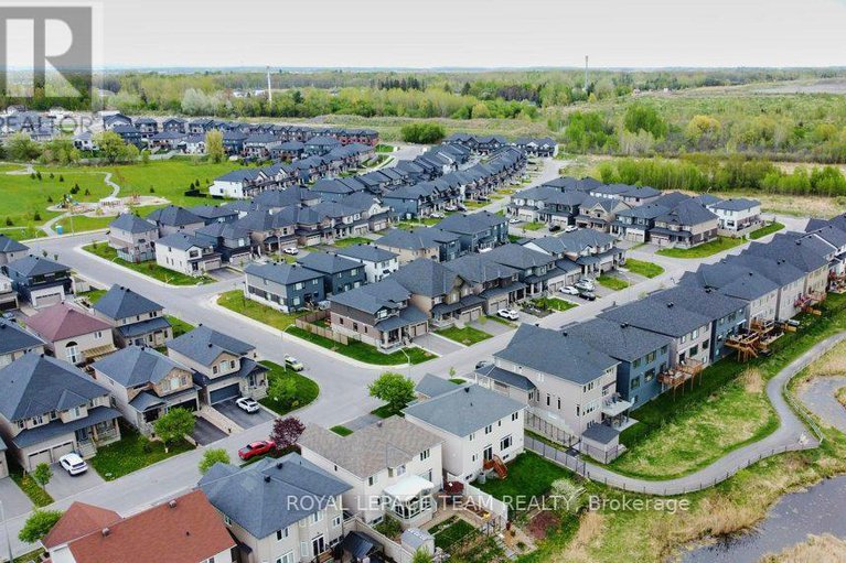 28330795/130-winterhaven-drive/mer-bleuebradley-estatesanderson-park/ottawa/ontario/K1W0H4_47