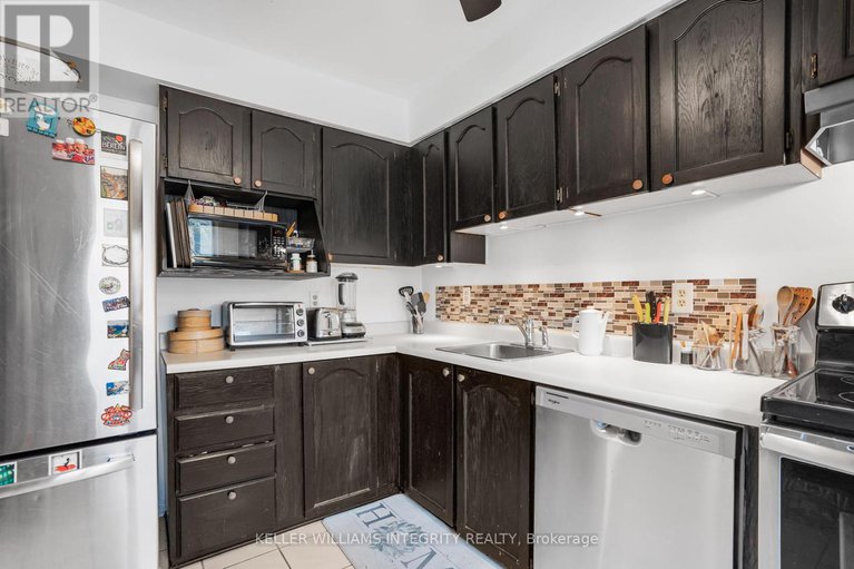 28271638/1471-bryson-lane/sawmill-creektimbermill/ottawa/ontario/K1T2T7_15