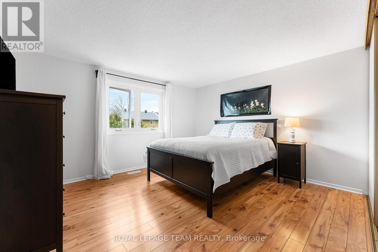 28234836/107-melanie-crescent/glencairnhazeldean/ottawa/ontario/K2L2E4_35