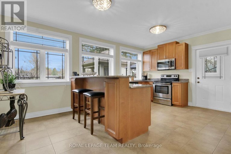 29679096/5591-manotick-main-street/manotick-village-manotick-estates/ottawa/ontario/K4M1A4_29