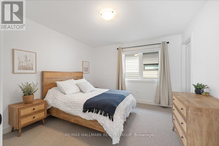 29259566/6461-renaud-road/mer-bleuebradley-estatesanderson-park/ottawa/ontario/K1W0R8_25