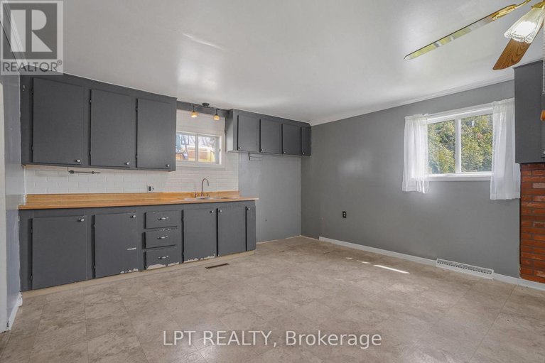 29648615/47-bertha-street-e/vankleek-hill/champlain/ontario/K0B1R0_13