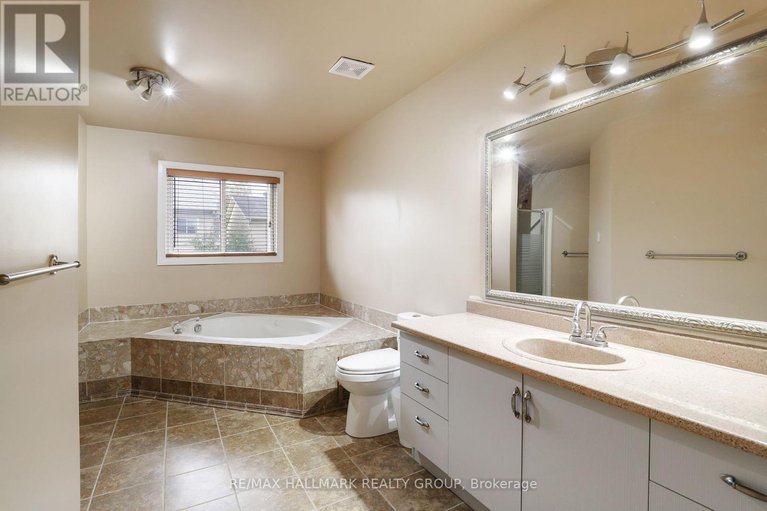 29015120/6-robina-avenue/westcliffe-estates/ottawa/ontario/K2H9R3_16