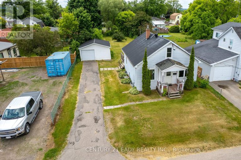 28505414/424-moore-street/renfrew/renfrew/ontario/K7V1L9_4