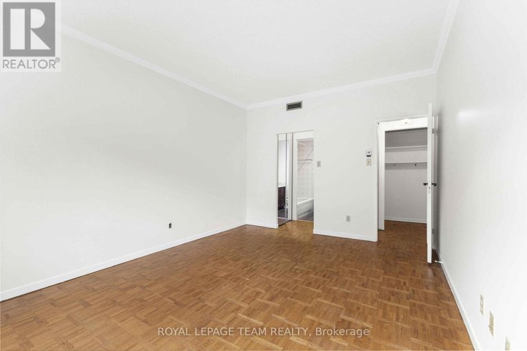 29180471/101-20-the-driveway-drive/ottawa-centregolden-triangle/ottawa/ontario/K2P1C8_21