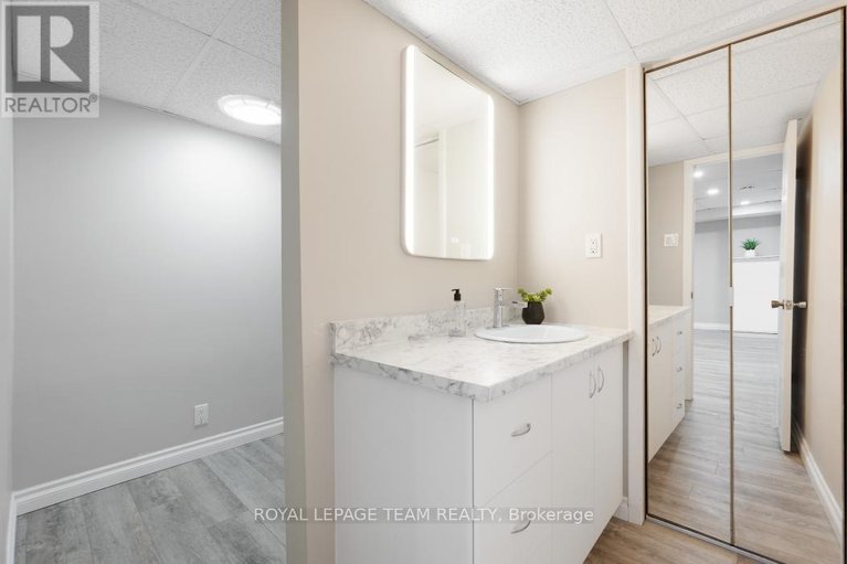 29514787/15-overlake-drive/borden-farmstewart-farmcarleton-heightsparkwood-hills/ottawa/ontario/K2E5V2_36