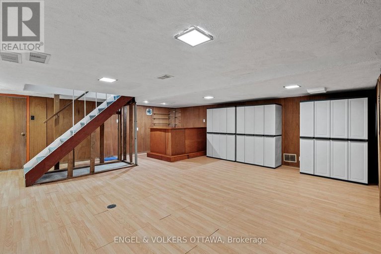 28894842/337-mountbatten-avenue/alta-vistafaircrest-heights/ottawa/ontario/K1H5W2_23