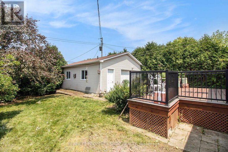 28638173/303-gleneagles-avenue/bilberry-creekqueenswood-heights/ottawa/ontario/K1E1L7_2