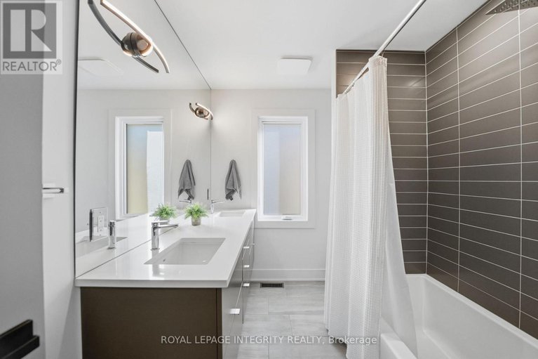 28999711/b-574-edison-avenue/mckellarhighland/ottawa/ontario/K2A1V4_31