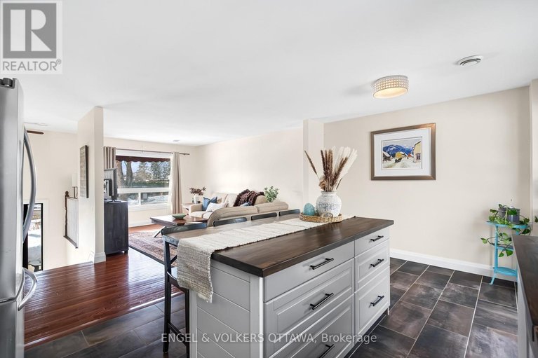 29561777/2437-henri-menard-court/clarencerockland-twp/clarence-rockland/ontario/K0A2A0_12