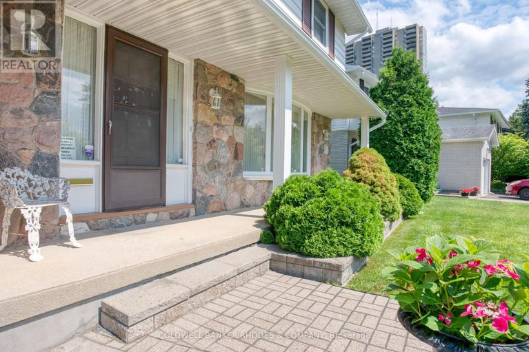 28861258/2005-neepawa-avenue/carlingwood/ottawa/ontario/K2A3L4_2