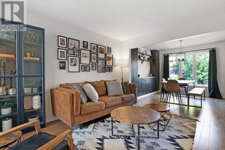 28522929/8-black-rivers-place/bridlewood/ottawa/ontario/K2M2E2_7