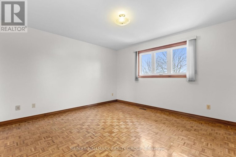 29615585/1310-ferguson-street/bel-air-heights/ottawa/ontario/K2C2K4_32