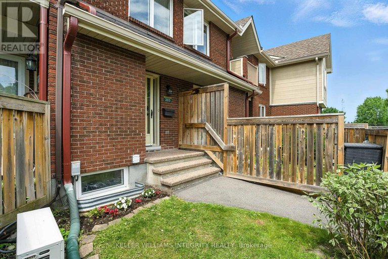 28528358/203-1750-marsala-crescent/fallingbrookpineridge/ottawa/ontario/K4A2G5_4